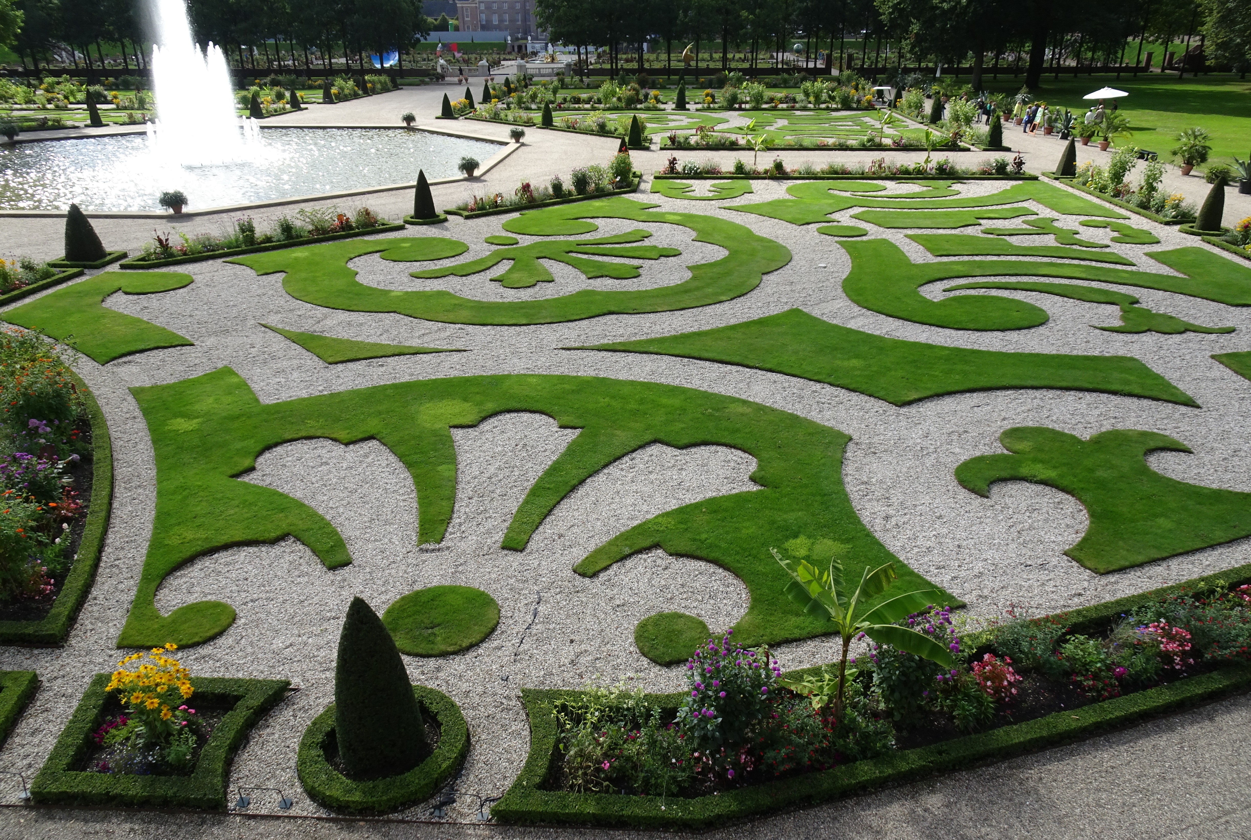 Grasparterres in de tuinen van Paleis het Loo